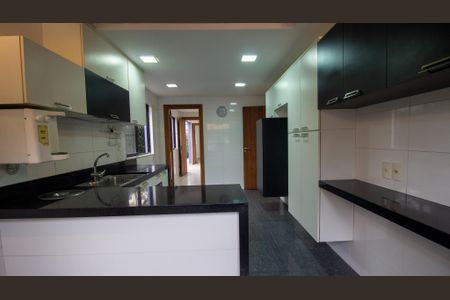 Casa de condomínio à venda com 350m², 4 quartos e 3 vagasCozinha