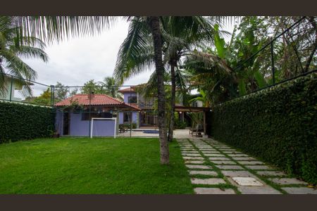 Casa de condomínio à venda com 350m², 4 quartos e 3 vagasQuintal