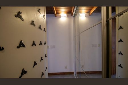 Casa de condomínio à venda com 350m², 4 quartos e 3 vagasSuíte 2