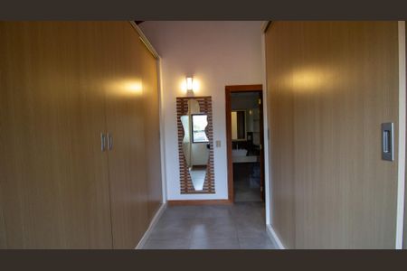 Casa de condomínio à venda com 350m², 4 quartos e 3 vagasCloset da Suíte 1