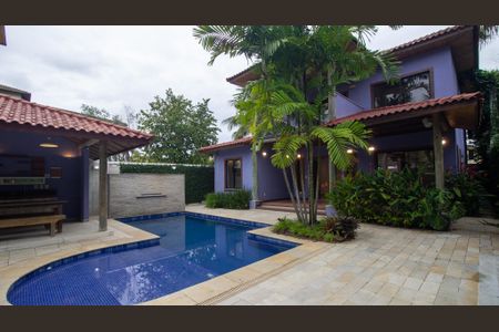 Casa de condomínio à venda com 350m², 4 quartos e 3 vagasQuintal