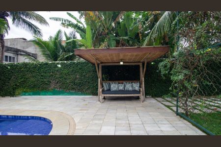 Casa de condomínio à venda com 350m², 4 quartos e 3 vagasQuintal