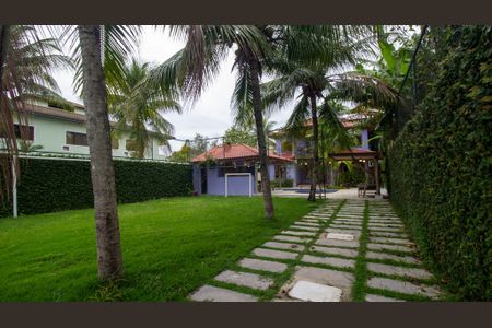 Casa de condomínio à venda com 350m², 4 quartos e 3 vagasQuintal