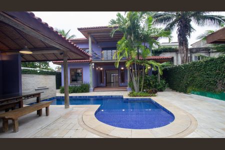Casa de condomínio à venda com 350m², 4 quartos e 3 vagasQuintal
