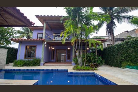 Casa de condomínio à venda com 350m², 4 quartos e 3 vagasQuintal