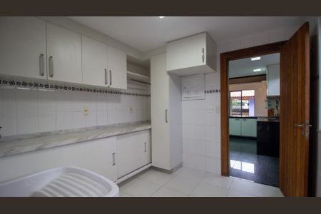Casa de condomínio à venda com 350m², 4 quartos e 3 vagasÁrea de Serviço