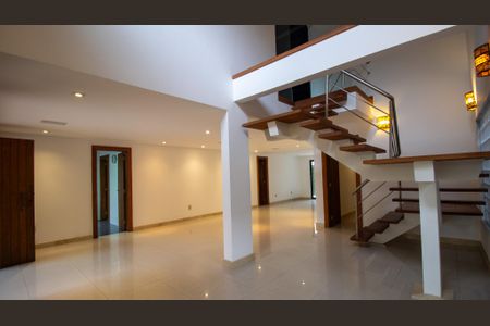 Casa de condomínio à venda com 350m², 4 quartos e 3 vagasSala