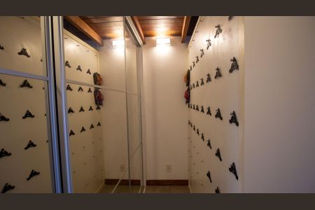 Casa de condomínio à venda com 350m², 4 quartos e 3 vagasSuíte 2