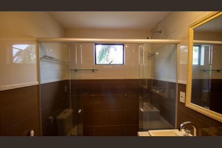 Casa de condomínio à venda com 350m², 4 quartos e 3 vagasBanheiro da Suíte 1