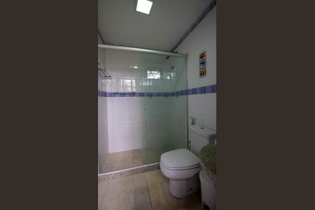 Casa de condomínio à venda com 350m², 4 quartos e 3 vagasBanheiro do Quintal