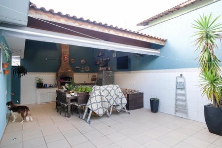 Casa à venda com 360m², 3 quartos e sem vagaQuintal