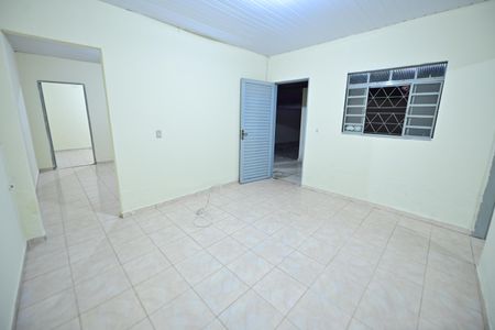 Casa para alugar com 80m², 2 quartos e 2 vagasSala