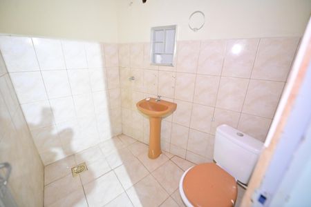 Casa para alugar com 80m², 2 quartos e 2 vagasBanheiro