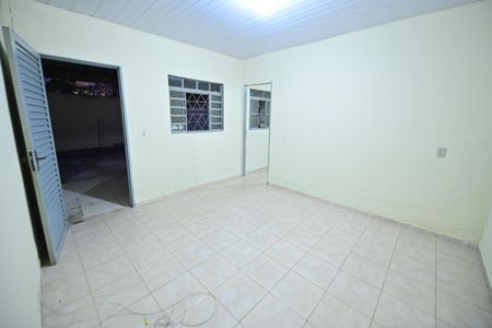 Casa para alugar com 80m², 2 quartos e 2 vagasSala