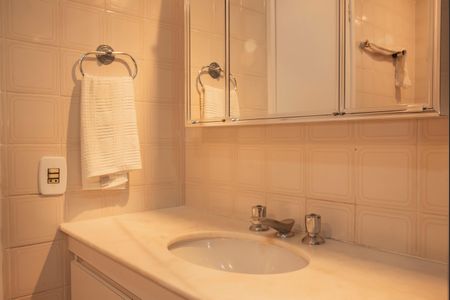 Apartamento à venda com 119m², 3 quartos e 2 vagasBanheiro