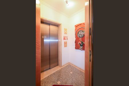 Apartamento à venda com 154m², 3 quartos e 3 vagas Apartamento à venda com 154m², 3 quartos e 3 vagasEntrada Social