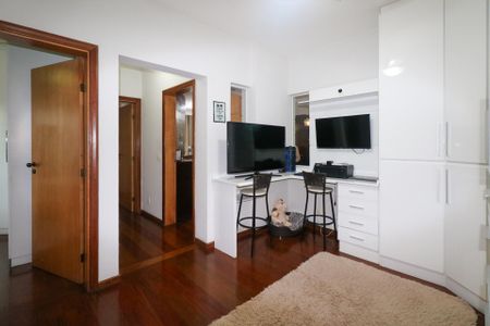 Apartamento à venda com 154m², 3 quartos e 3 vagas Apartamento à venda com 154m², 3 quartos e 3 vagasEscritório