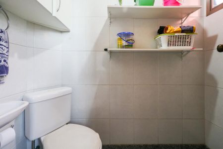 Apartamento à venda com 154m², 3 quartos e 3 vagas Apartamento à venda com 154m², 3 quartos e 3 vagasBanheiro da Área de Serviço