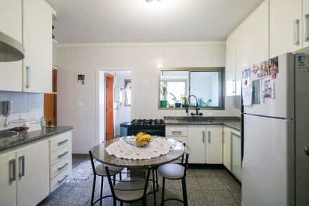 Apartamento à venda com 154m², 3 quartos e 3 vagas Apartamento à venda com 154m², 3 quartos e 3 vagasCozinha