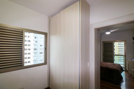 Apartamento à venda com 154m², 3 quartos e 3 vagas Apartamento à venda com 154m², 3 quartos e 3 vagasCloset da Suíte 1