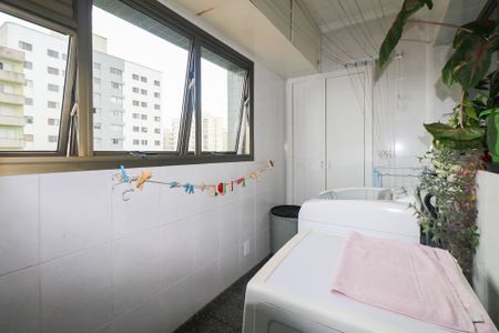 Apartamento à venda com 154m², 3 quartos e 3 vagas Apartamento à venda com 154m², 3 quartos e 3 vagasÁrea de Serviço