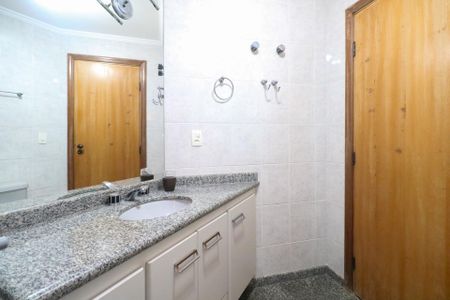 Apartamento à venda com 154m², 3 quartos e 3 vagas Apartamento à venda com 154m², 3 quartos e 3 vagasBanheiro da Suíte 2