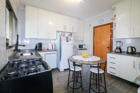 Apartamento à venda com 154m², 3 quartos e 3 vagas Apartamento à venda com 154m², 3 quartos e 3 vagasCozinha