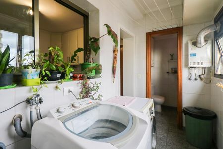 Apartamento à venda com 154m², 3 quartos e 3 vagas Apartamento à venda com 154m², 3 quartos e 3 vagasÁrea de Serviço