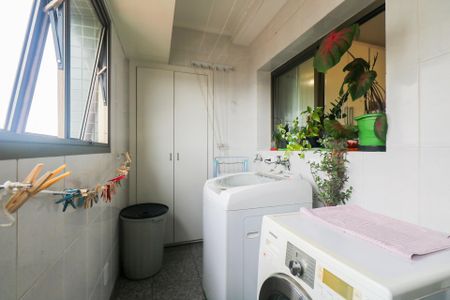 Apartamento à venda com 154m², 3 quartos e 3 vagas Apartamento à venda com 154m², 3 quartos e 3 vagasÁrea de Serviço