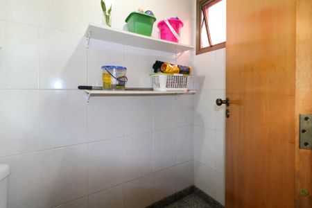 Apartamento à venda com 154m², 3 quartos e 3 vagas Apartamento à venda com 154m², 3 quartos e 3 vagasBanheiro da Área de Serviço