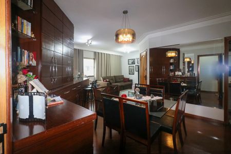 Apartamento à venda com 154m², 3 quartos e 3 vagas Apartamento à venda com 154m², 3 quartos e 3 vagasSala de Jantar