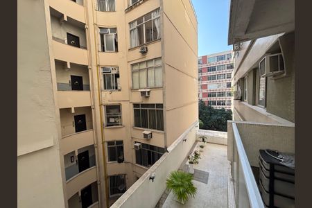 Apartamento à venda com 65m², 1 quarto e 1 vagaSala - varanda - vista