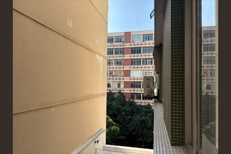 Apartamento à venda com 65m², 1 quarto e 1 vagaSala - vista