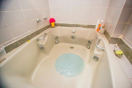 Apartamento à venda com 145m², 3 quartos e 2 vagas Apartamento à venda com 145m², 3 quartos e 2 vagasBanheiro 2