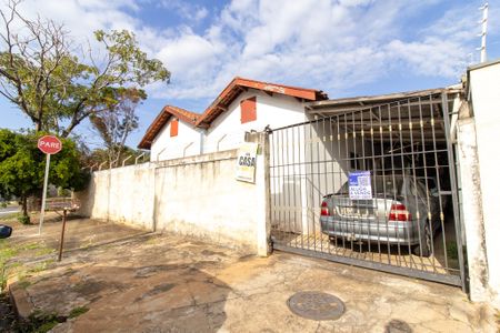 Casa à venda com 125m², 2 quartos e 4 vagas Casa à venda com 125m², 2 quartos e 4 vagasFachada e Placa
