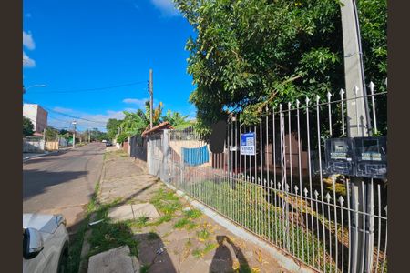 Casa à venda com 110m², 2 quartos e 2 vagas Casa à venda com 110m², 2 quartos e 2 vagasFachada