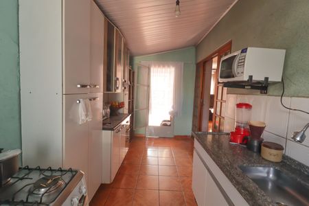 Casa à venda com 166m², 2 quartos e 2 vagasCozinha e Área de Serviço