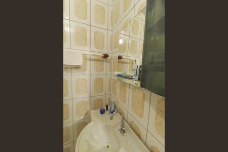 Casa à venda com 166m², 2 quartos e 2 vagasBanheiro