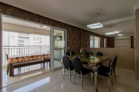 Apartamento para alugar com 110m², 2 quartos e 2 vagasSala