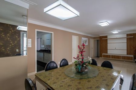 Apartamento para alugar com 110m², 2 quartos e 2 vagasSala