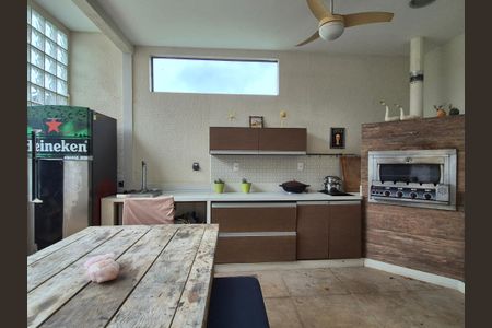 Apartamento à venda com 400m², 4 quartos e 6 vagas Apartamento à venda com 400m², 4 quartos e 6 vagasVaranda