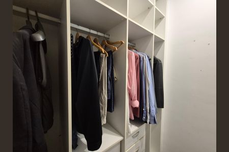 Apartamento à venda com 400m², 4 quartos e 6 vagas Apartamento à venda com 400m², 4 quartos e 6 vagasCloset da suite 1