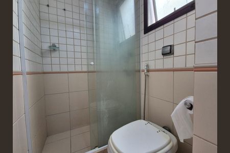 Apartamento à venda com 400m², 4 quartos e 6 vagas Apartamento à venda com 400m², 4 quartos e 6 vagasBanheiro da Suíte 2