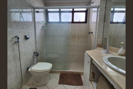 Apartamento à venda com 400m², 4 quartos e 6 vagas Apartamento à venda com 400m², 4 quartos e 6 vagasBanheiro da Suíte 3