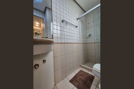 Apartamento à venda com 400m², 4 quartos e 6 vagas Apartamento à venda com 400m², 4 quartos e 6 vagasBanheiro da Suíte 2