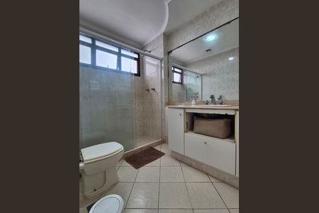 Apartamento à venda com 400m², 4 quartos e 6 vagas Apartamento à venda com 400m², 4 quartos e 6 vagasBanheiro da Suíte 3