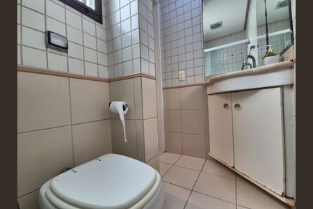 Apartamento à venda com 400m², 4 quartos e 6 vagas Apartamento à venda com 400m², 4 quartos e 6 vagasBanheiro da Suíte 2