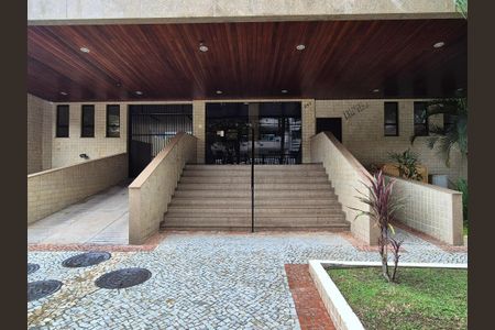 Apartamento à venda com 400m², 4 quartos e 6 vagas Apartamento à venda com 400m², 4 quartos e 6 vagasEntrada