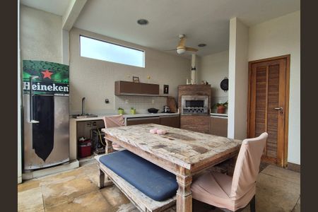 Apartamento à venda com 400m², 4 quartos e 6 vagas Apartamento à venda com 400m², 4 quartos e 6 vagasVaranda