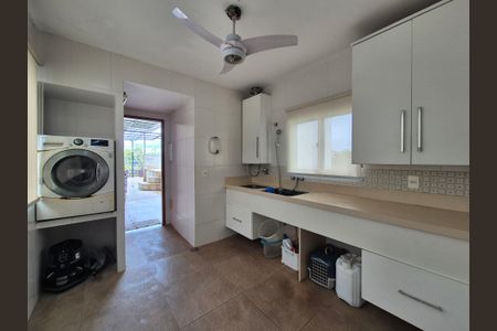 Apartamento à venda com 400m², 4 quartos e 6 vagas Apartamento à venda com 400m², 4 quartos e 6 vagasÁrea de serviço